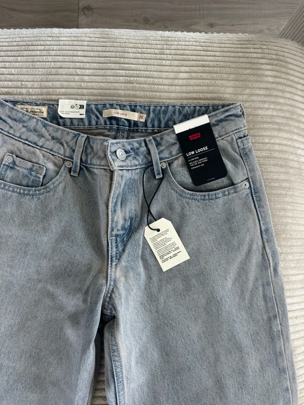 Levi's Light Wash Blue/Grey Wide Leg Jeans - Picture 3 of 4
